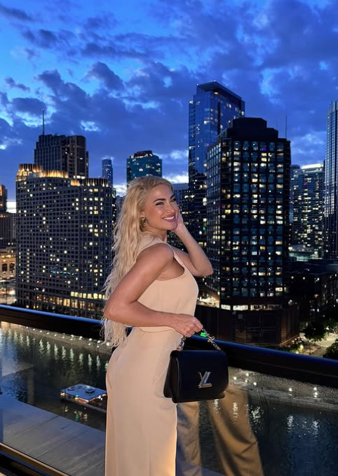 Ιωάννα Τούνη-γαλλικό μανικιούρ- Ιωάννα Τούνη-γαλλικό μανικιούρ-