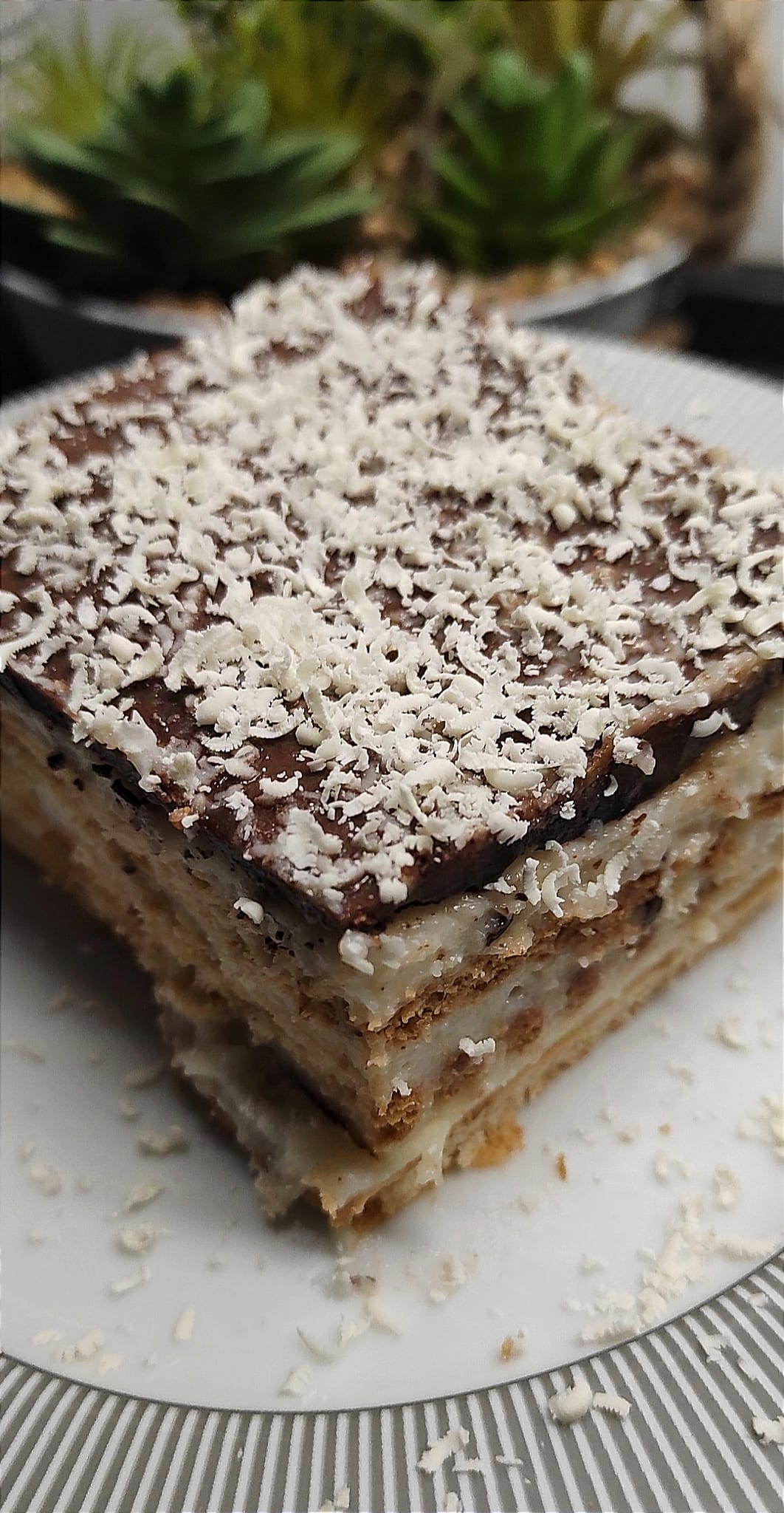 Εύκολο-μπισκοτόγλυκο-με-γλάσο σοκολάτας-Τσικνοπέμπτη-συνταγή-