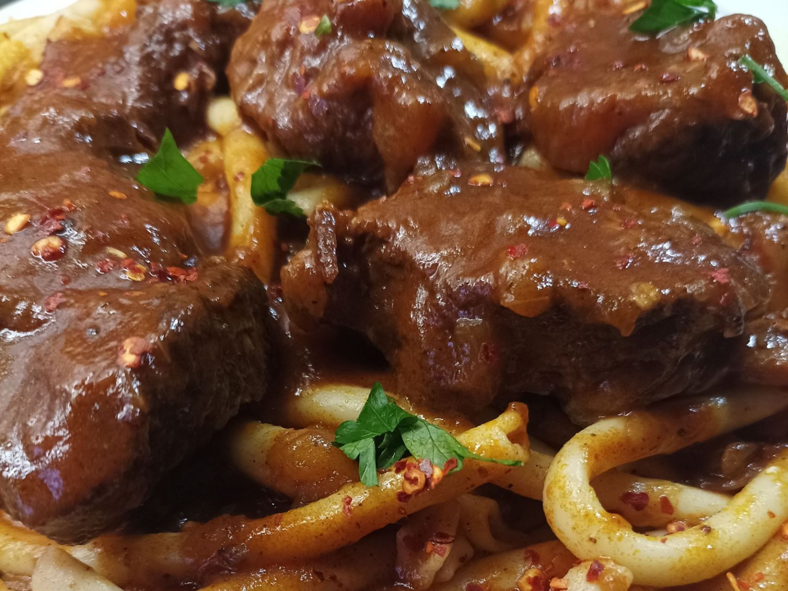 Κερκυραίικη Παστιτσάδα-με-χοντρό μακαρόνι-και μοσχάρι-συνταγή-