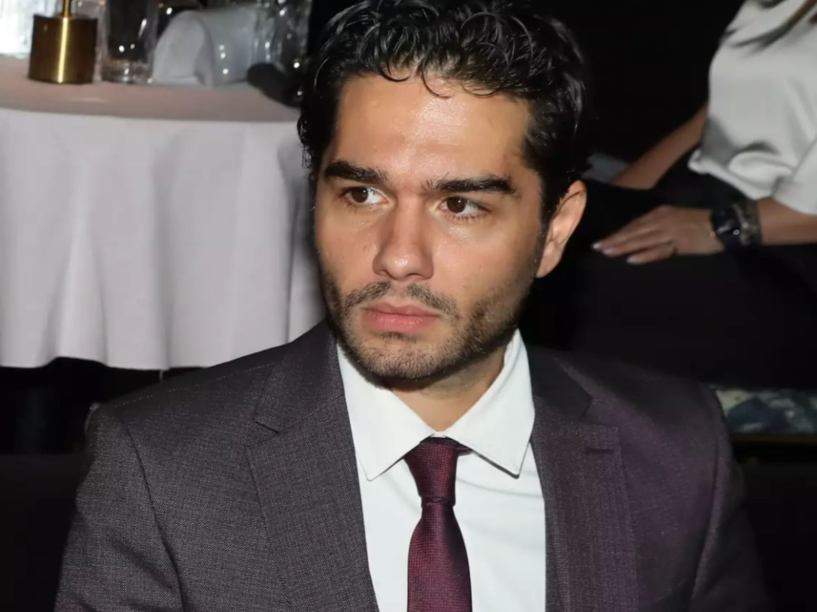 Χρήστος Μάστορας: Τραγούδησε στους αστυνομικούς “εγώ δεν ζω γονατιστός είμαι της γερακίνας γιος” και γκάζωσε