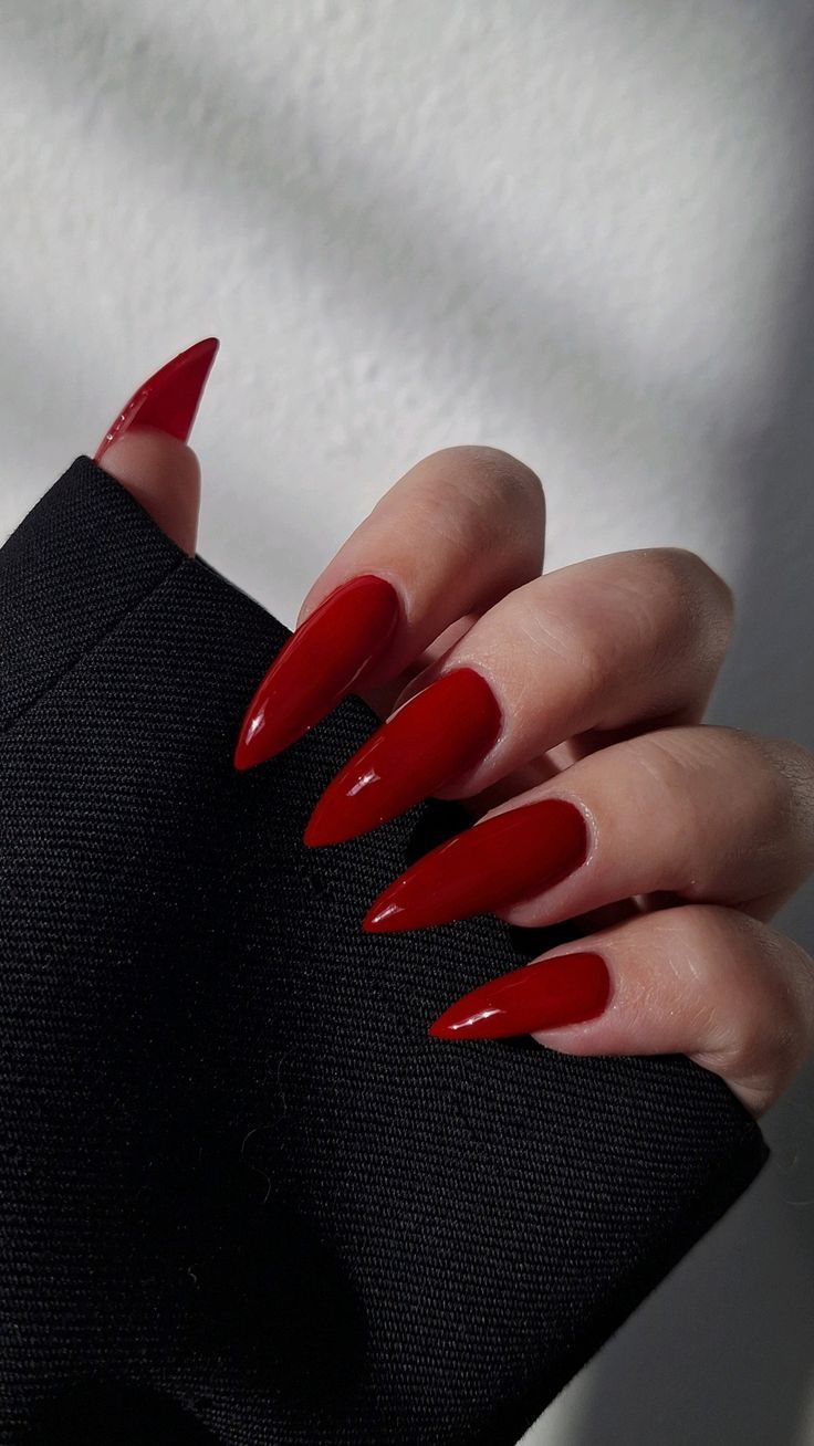 κόκκινα-μακριά-νύχια-για-του-Αγίου Βαλεντίνου 2025-ιδέες-