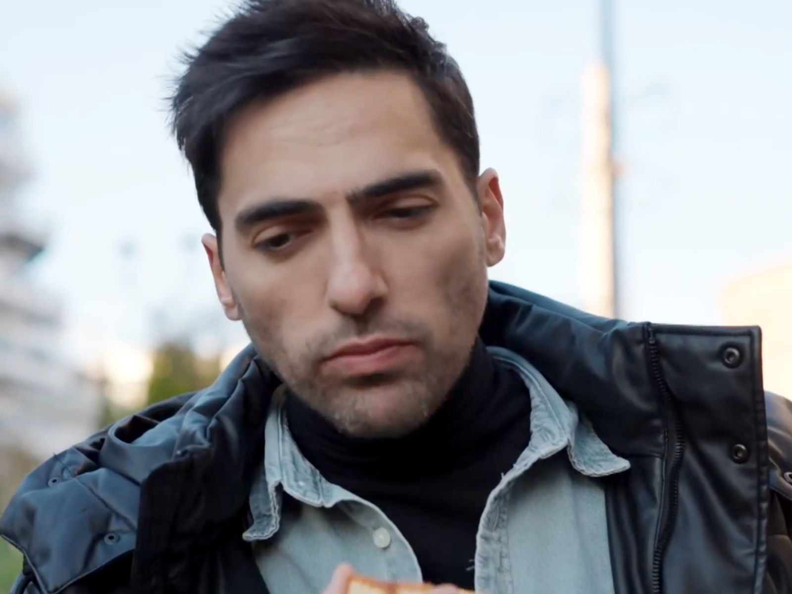 Η Γη της Ελιάς : Ο Κουράκος περνά χειροπέδες στην Αρετή