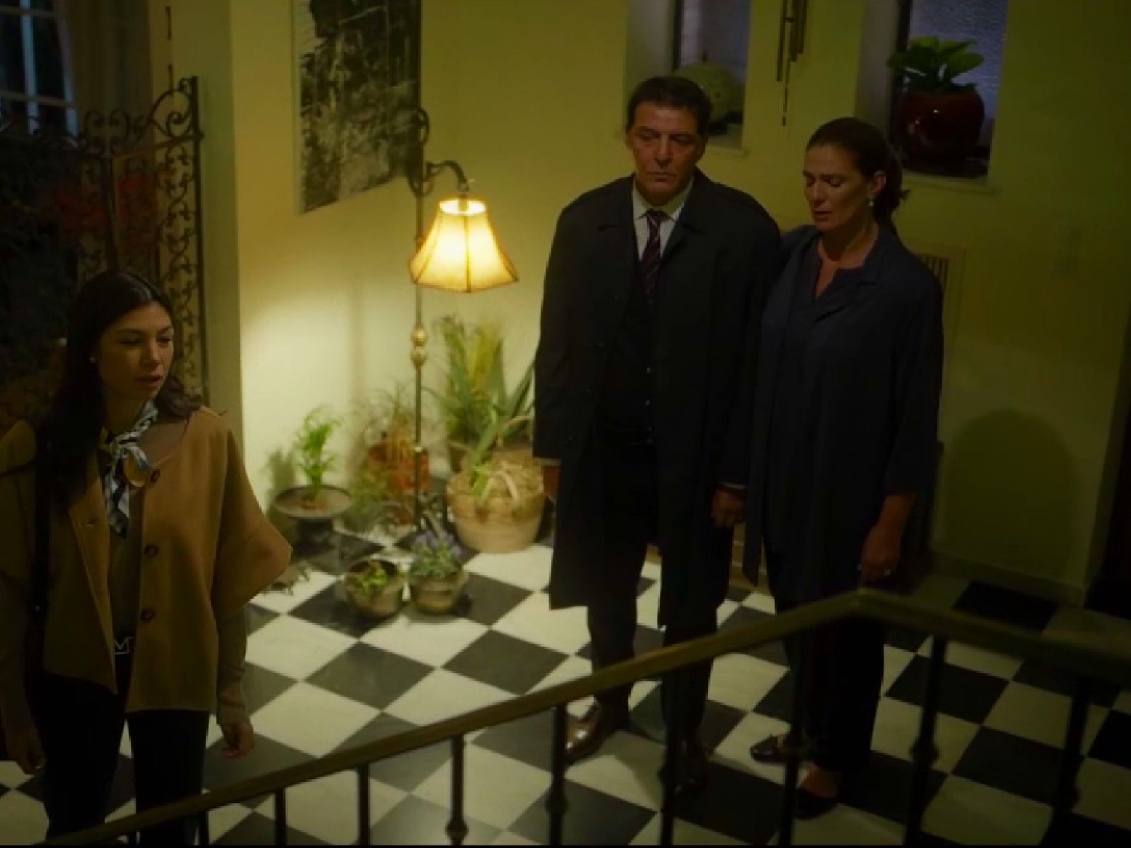 Διάφανη Αγάπη: O Κωνσταντίνος Καραλής έχει ερωμένη τη μητέρα του Μάξιμου