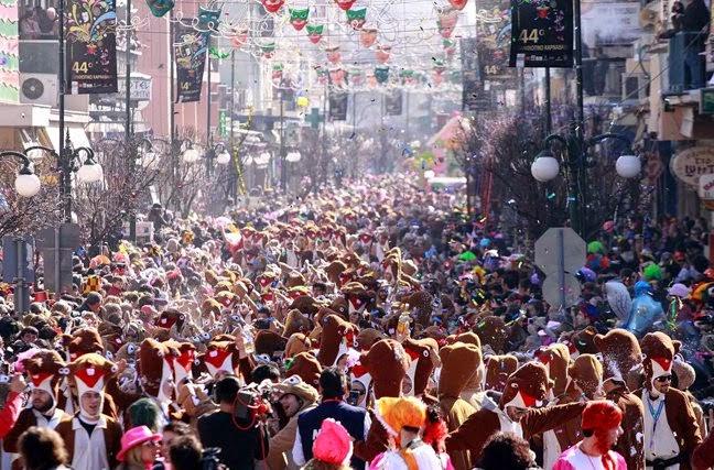 5+1 ελληνικοί προορισμοί για τις Απόκριες