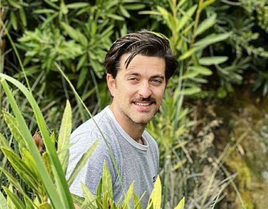 Διάφανη Αγάπη: Η Λουκία προσπαθεί να παγιδευσει την Αννα (μονο εξωφυλλο έχει δεν ειναι ετοιμο)