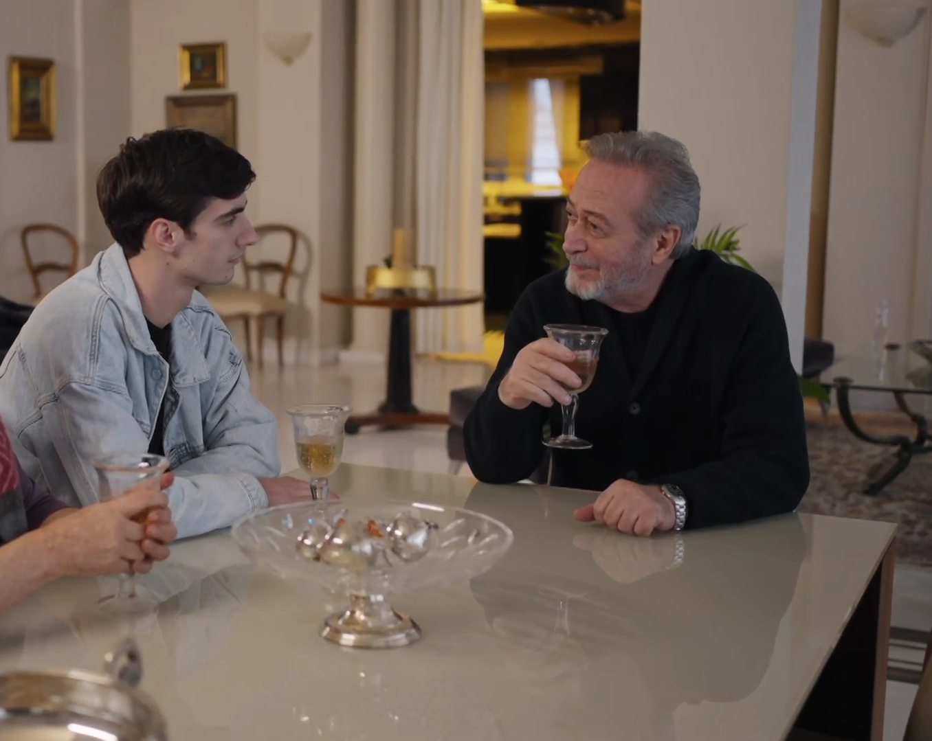 Η Γη της Ελιας : Μία λάθος κίνηση του Σπύρου βάζει τον Ανδρέα σε υποψίες