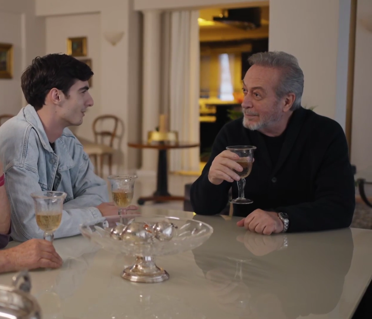 Η Γη της Ελιας : Μία λάθος κίνηση του Σπύρου βάζει τον Ανδρέα σε υποψίες