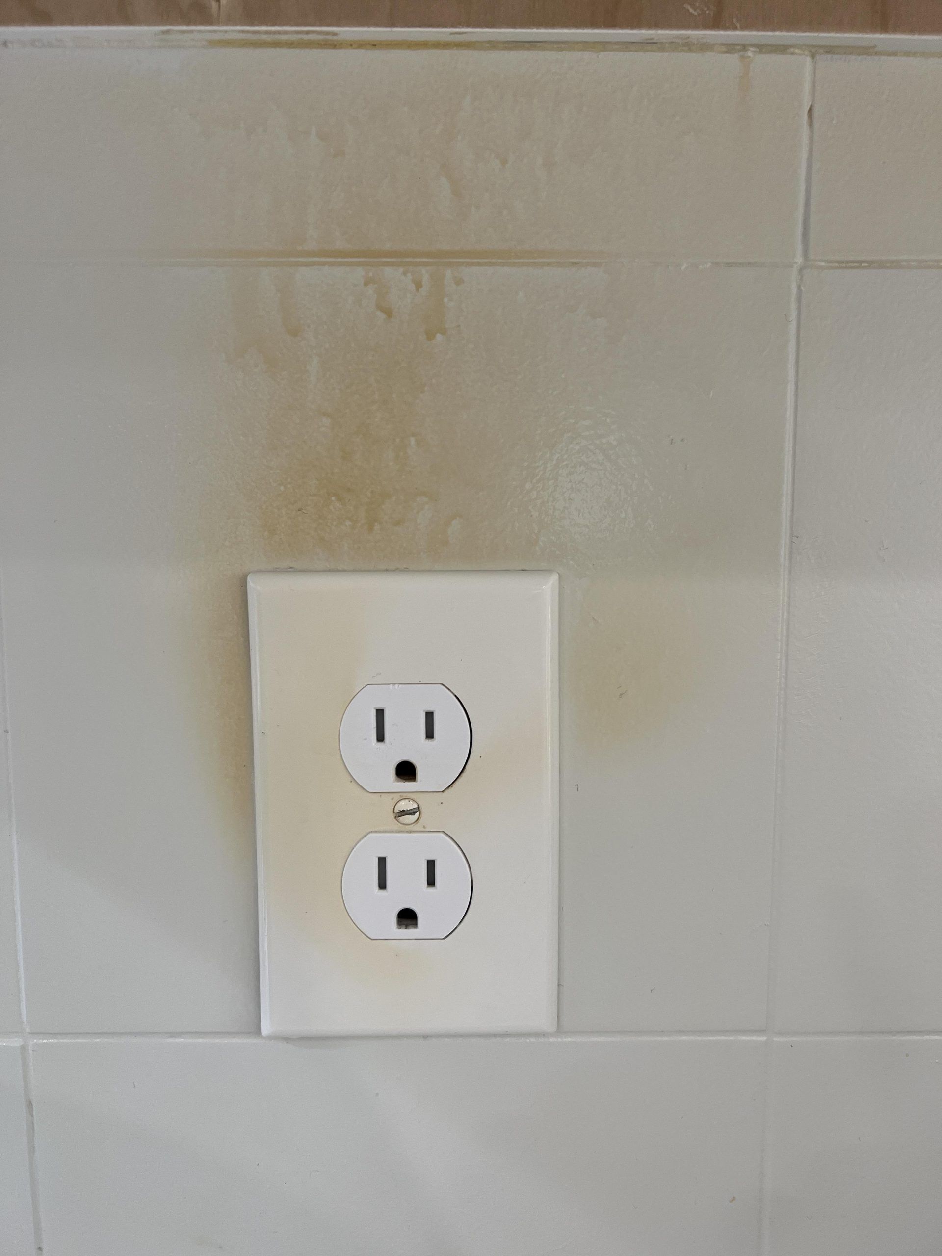 Λίπη-και-βρωμιά-στους-διακόπτες-και-τις-πρίζες-καθαρίστε-τα-στο-λεπτό Λίπη-και-βρωμιά-στους-διακόπτες-και-τις-πρίζες-καθαρίστε-τα-στο-λεπτό