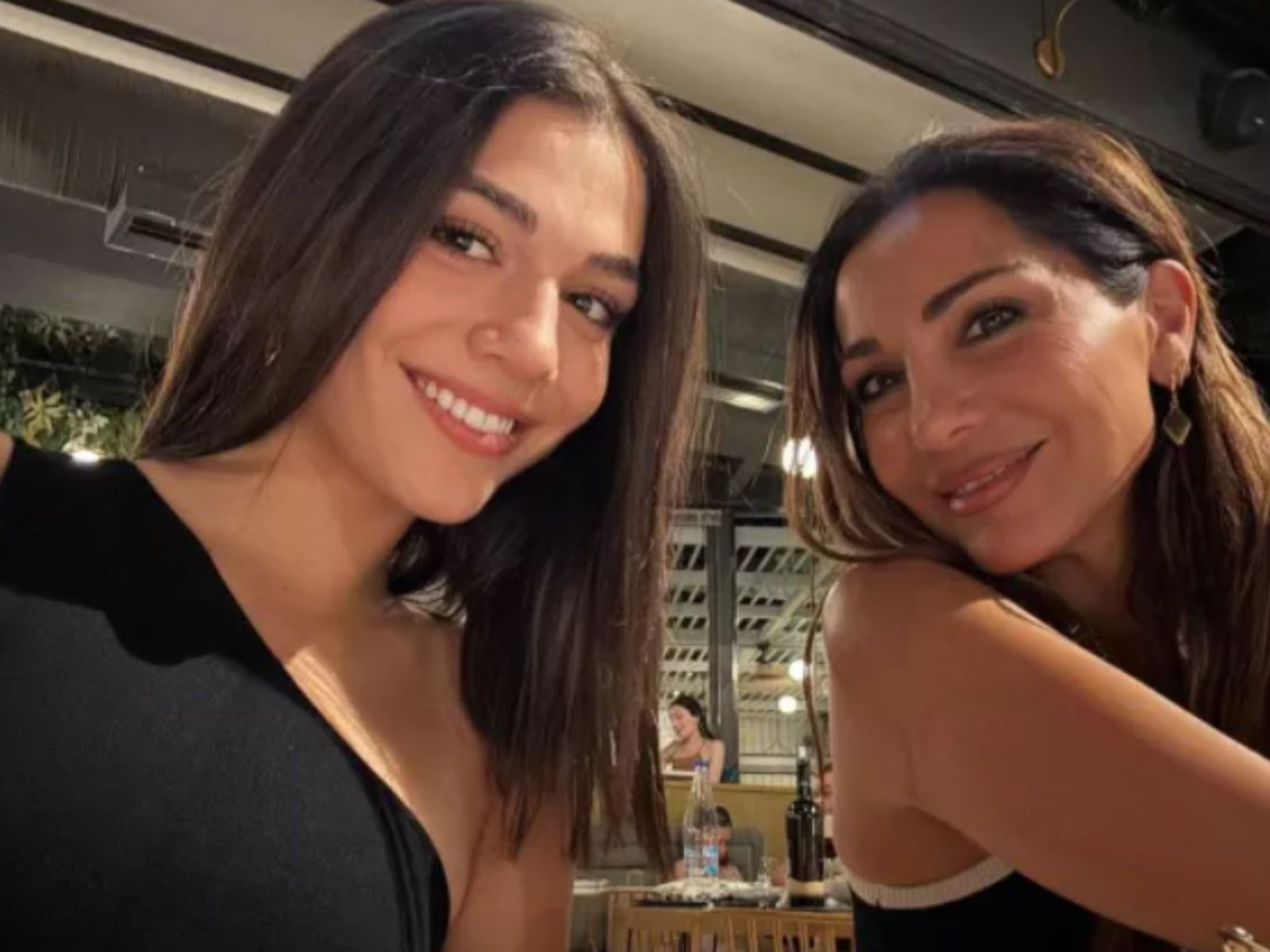 Δέσποινα Βανδή-Μελίνα Νικολαΐδη-γενέθλια-