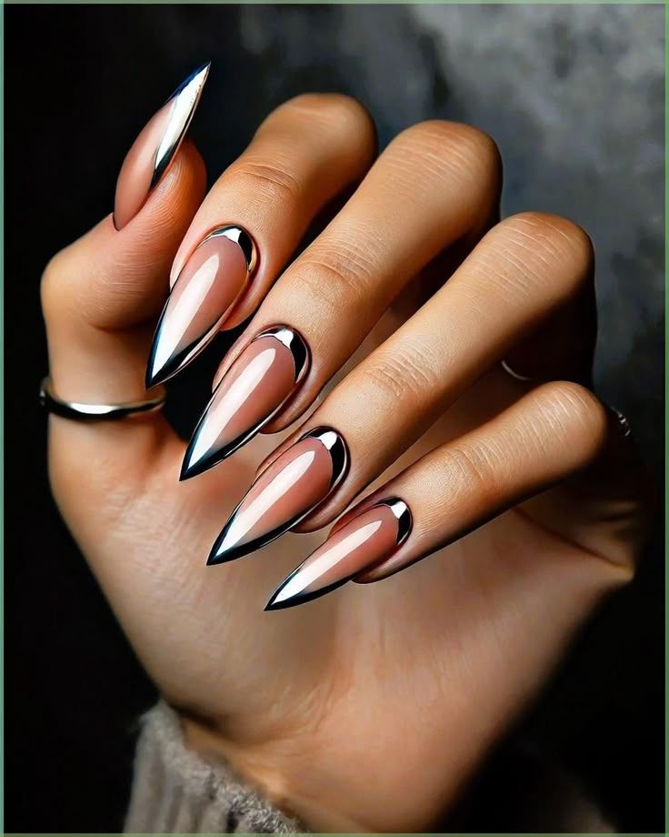 10+1 ιδέες για chic goth manicure τον τελευταίο μήνα του Χειμώνα