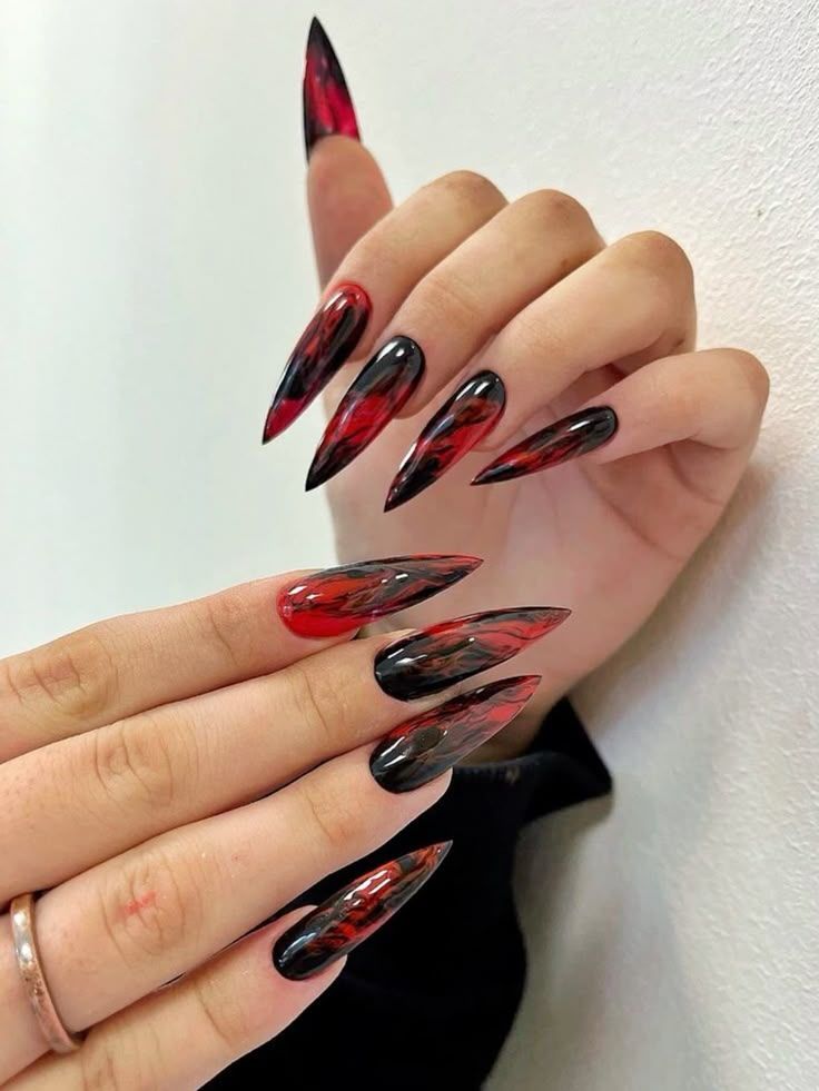 ιδέες-για-goth chic νύχια-Χειμώνας 2025-