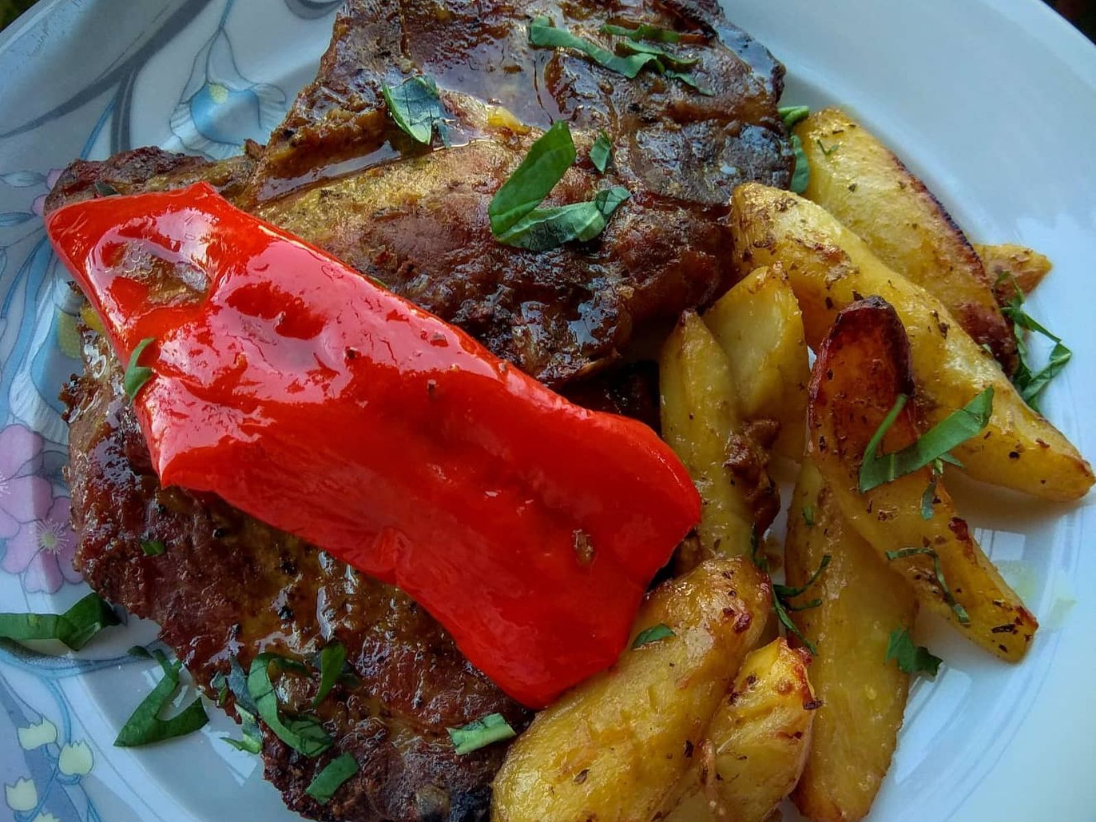 χοιρινές-μπριζόλες-με-μαρινάδα-από-γιαούρτι-συνταγή-