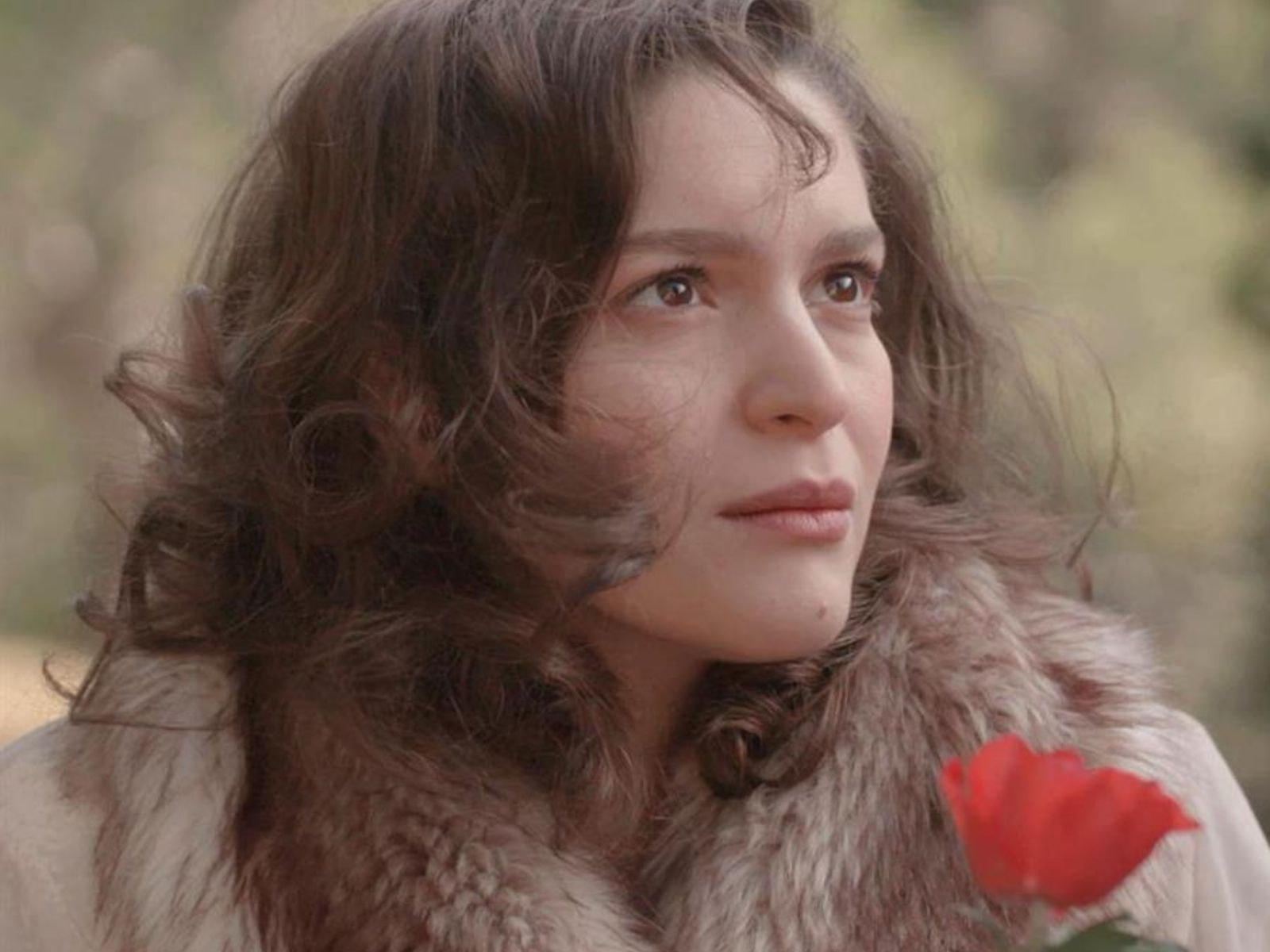 Grand Hotel : Απάγουν την Αλίκη μετά την έκρηξη