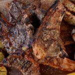 Αρνίσια παϊδάκια-στη σχάρα-με 5 υλικά-για την-Τσικνοπέμπτη-συνταγή-