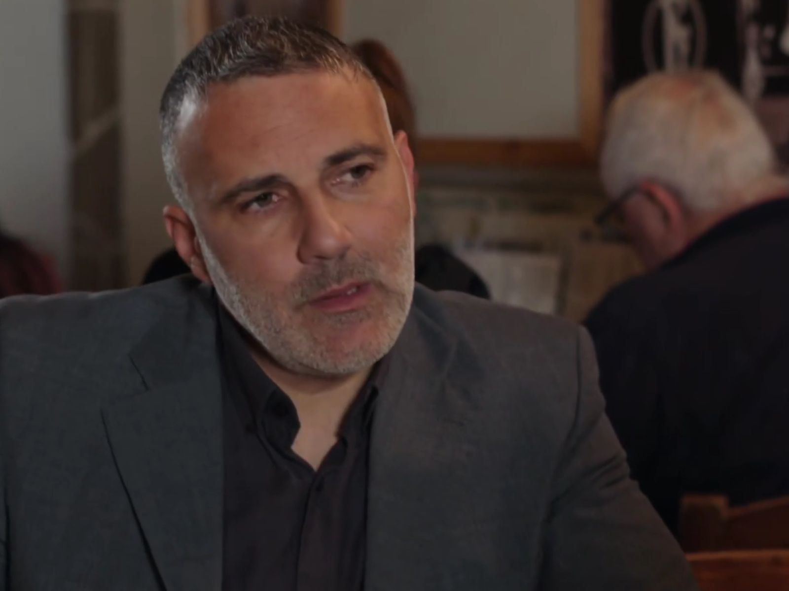 Η Γη της Ελιάς: Ο Αλκής δεχέται πυροβολισμούς και χαροπαλεύει