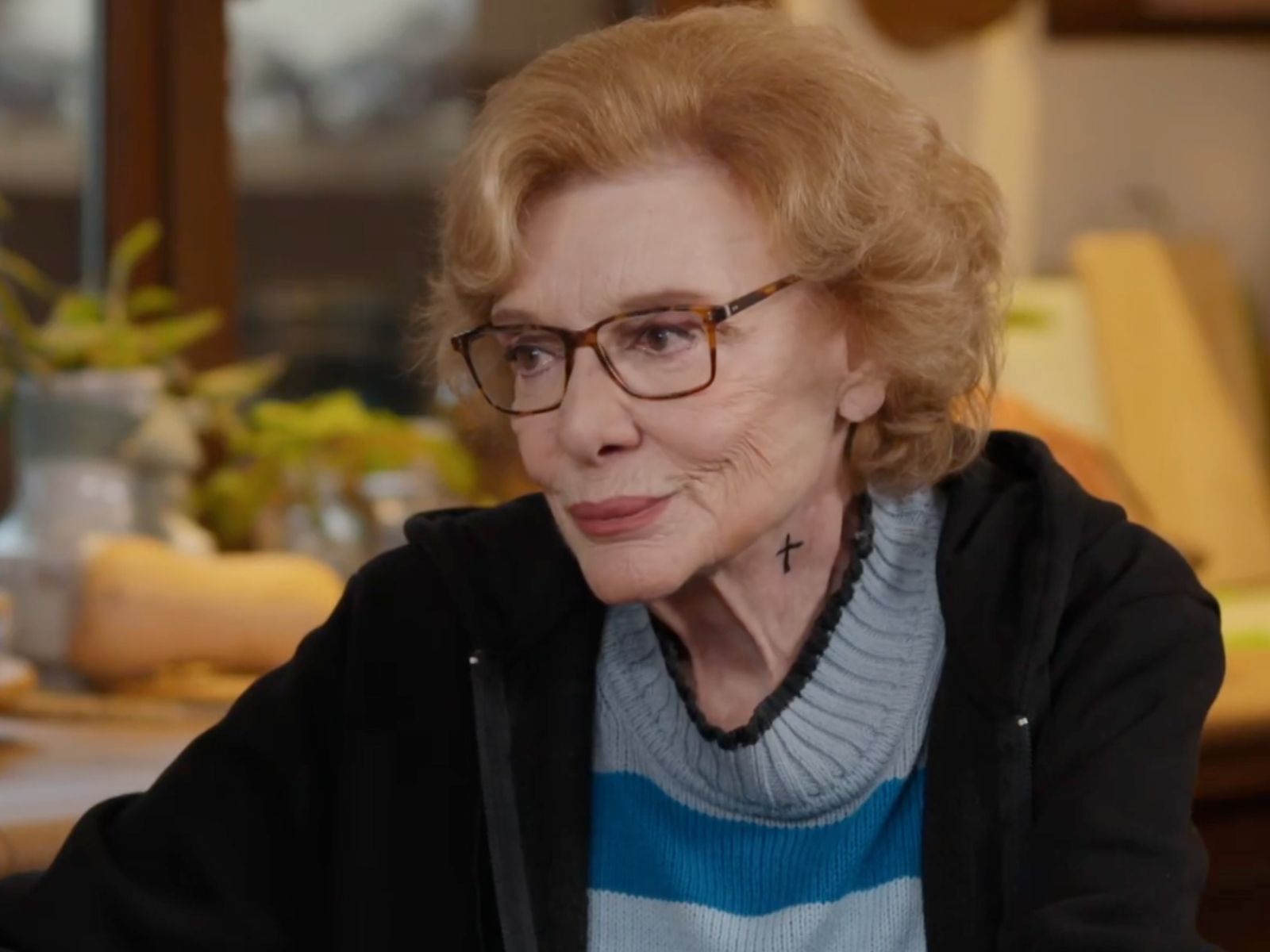 Η Γη της Ελιάς : Η Μαρίνα καλμάρει την Αντιγόνη