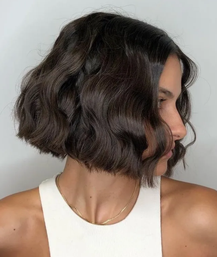 Chin-Length Bobs-τάσεις-στα-χτενίσματα-κουρέματα-Άνοιξη-Καλοκαίρι 2025-ιδέες- Chin-Length Bobs-τάσεις-στα-χτενίσματα-κουρέματα-Άνοιξη-Καλοκαίρι 2025-ιδέες-