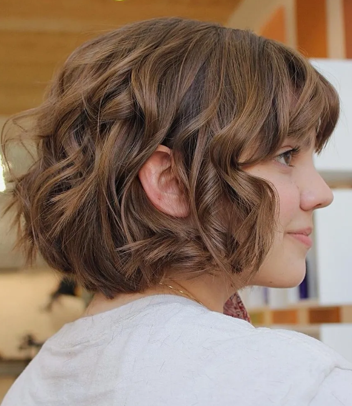 Chin-Length Bobs-τάσεις-στα-χτενίσματα-κουρέματα-Άνοιξη-Καλοκαίρι 2025-ιδέες- Chin-Length Bobs-τάσεις-στα-χτενίσματα-κουρέματα-Άνοιξη-Καλοκαίρι 2025-ιδέες-