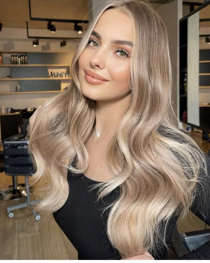 Champagne Blonde-τάσεις-στα-χτενίσματα-κουρέματα-Άνοιξη-Καλοκαίρι 2025-ιδέες- Champagne Blonde-τάσεις-στα-χτενίσματα-κουρέματα-Άνοιξη-Καλοκαίρι 2025-ιδέες-