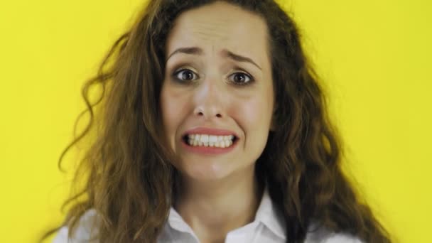 η-μητέρα-μου-είναι-50 χρονών-και-φλερτάρει-με-τον-30χρονο-γείτονα- η-μητέρα-μου-είναι-50 χρονών-και-φλερτάρει-με-τον-30χρονο-γείτονα-