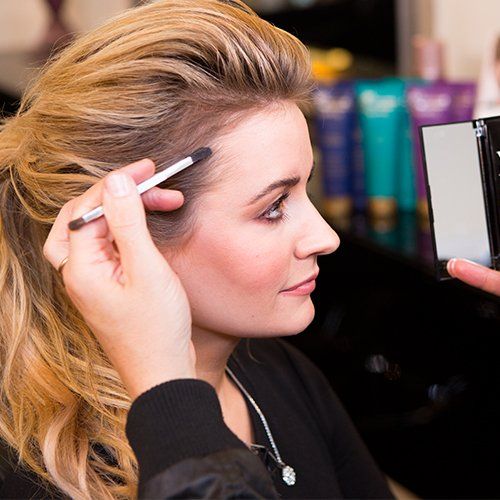 Χτενίσματα για να κρύψεις την μαύρη ρίζα και τις άσπρες τρίχες