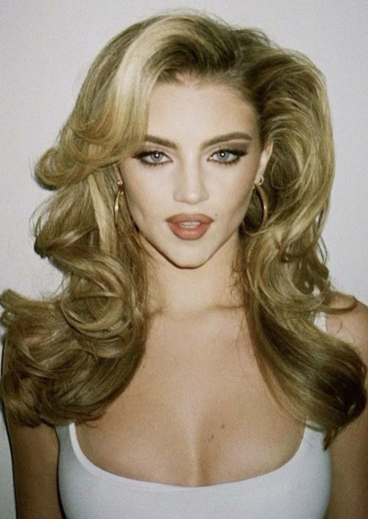 Χτενίσματα για να κρύψεις την μαύρη ρίζα και τις άσπρες τρίχες