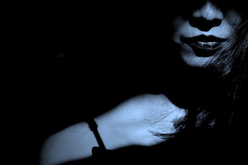 Μην ξεχνάς πως εκτός από μαμά είσαι και γυναίκα γιατί θα βυθιστείς στο σκοτάδι