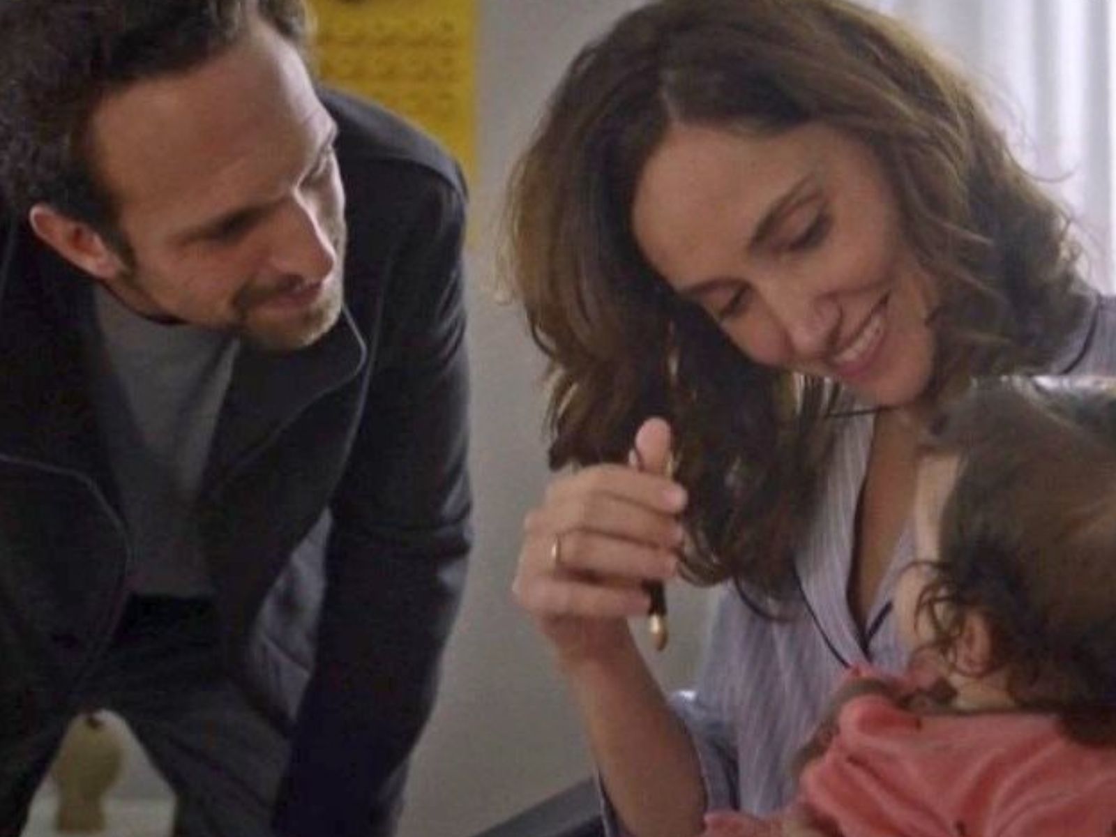 Διάφανη Αγάπη επόμενα επεισόδια : 18