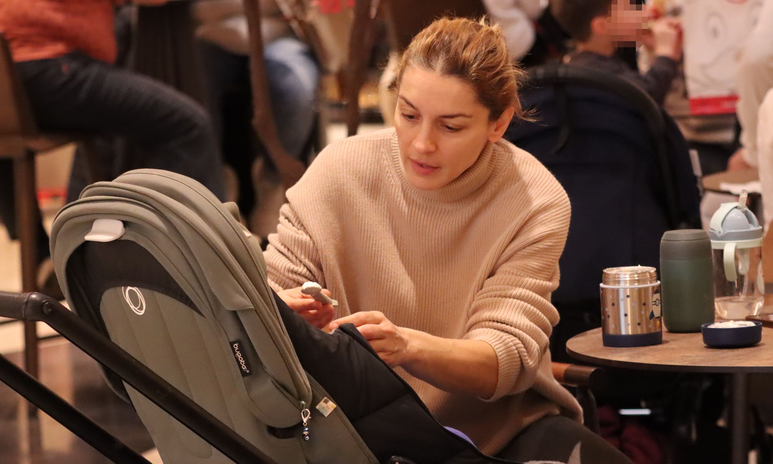 Γιουλίκα Σκαφιδά: Στιγμιότυπα από τη βόλτα με τον γιο της