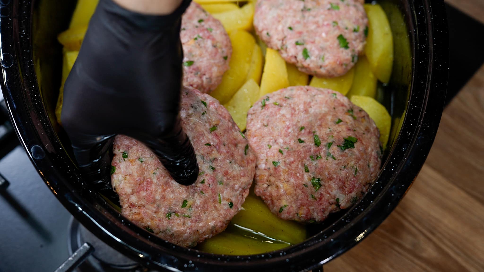 μπιφτέκια-με-πατάτες-στο-φούρνο-για-όλη-την-οικογένεια-συνταγή-