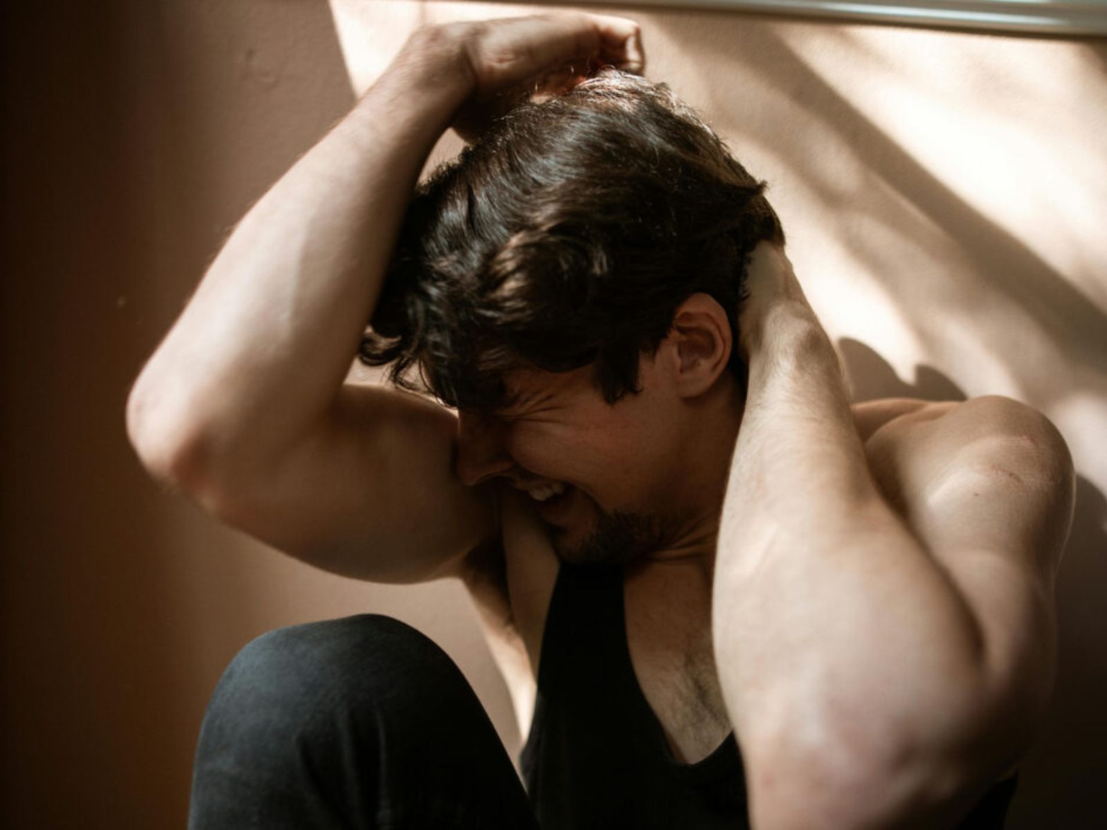 Το γεγονός ότι είσαι γυναίκα δεν σου δίνει άλλοθι για να ασκείς βία στους άνδρες