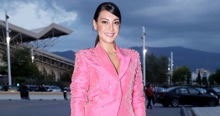 Ευγενία Σαμαρά-floral πουκάμισο-ιδέες- Ευγενία Σαμαρά-floral πουκάμισο-ιδέες-