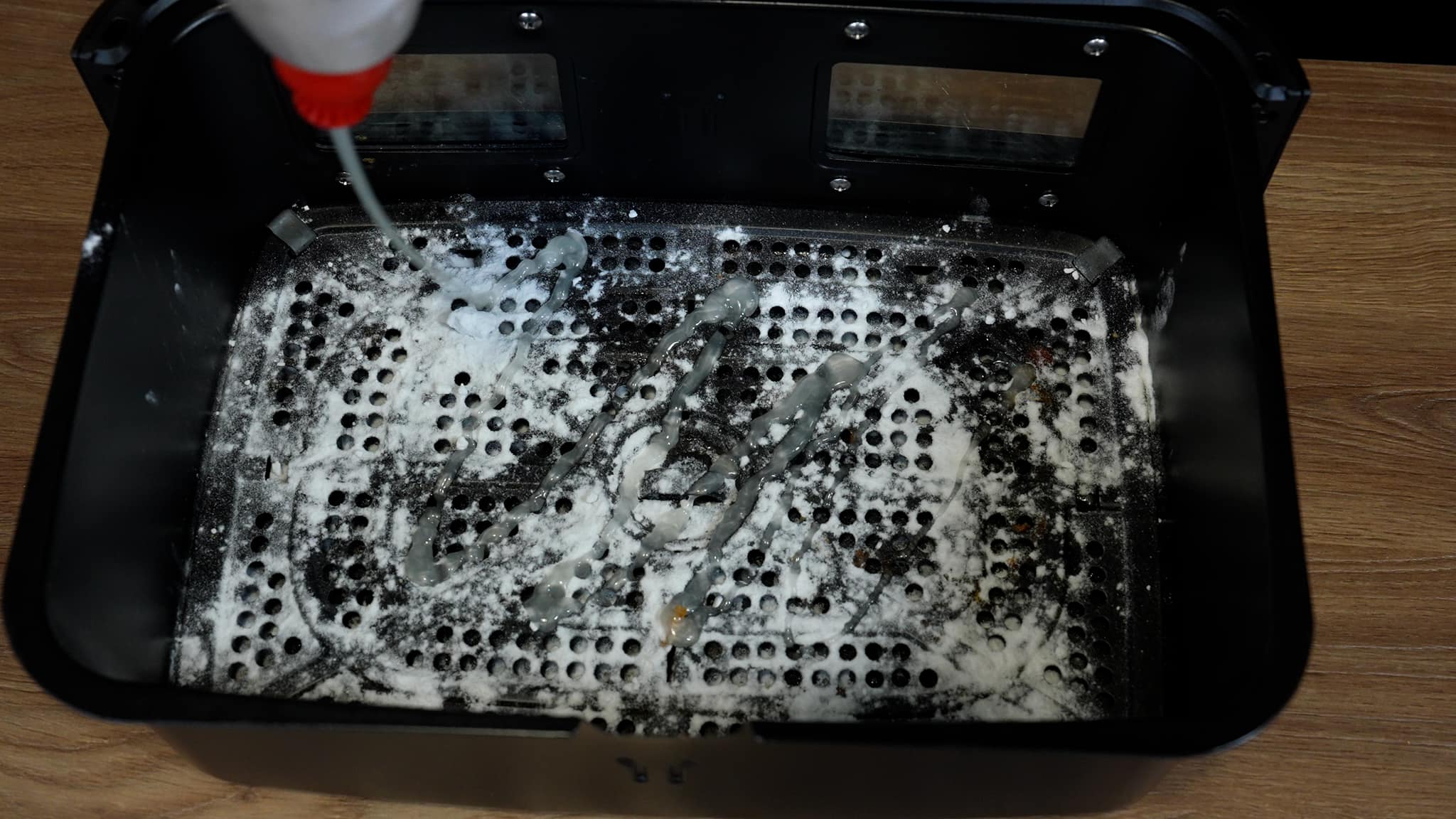 καθαριστικό-κόλπο-για-να-καθαρίσεις-το-airfryer-Δημήτρης Μιχαηλίδης-