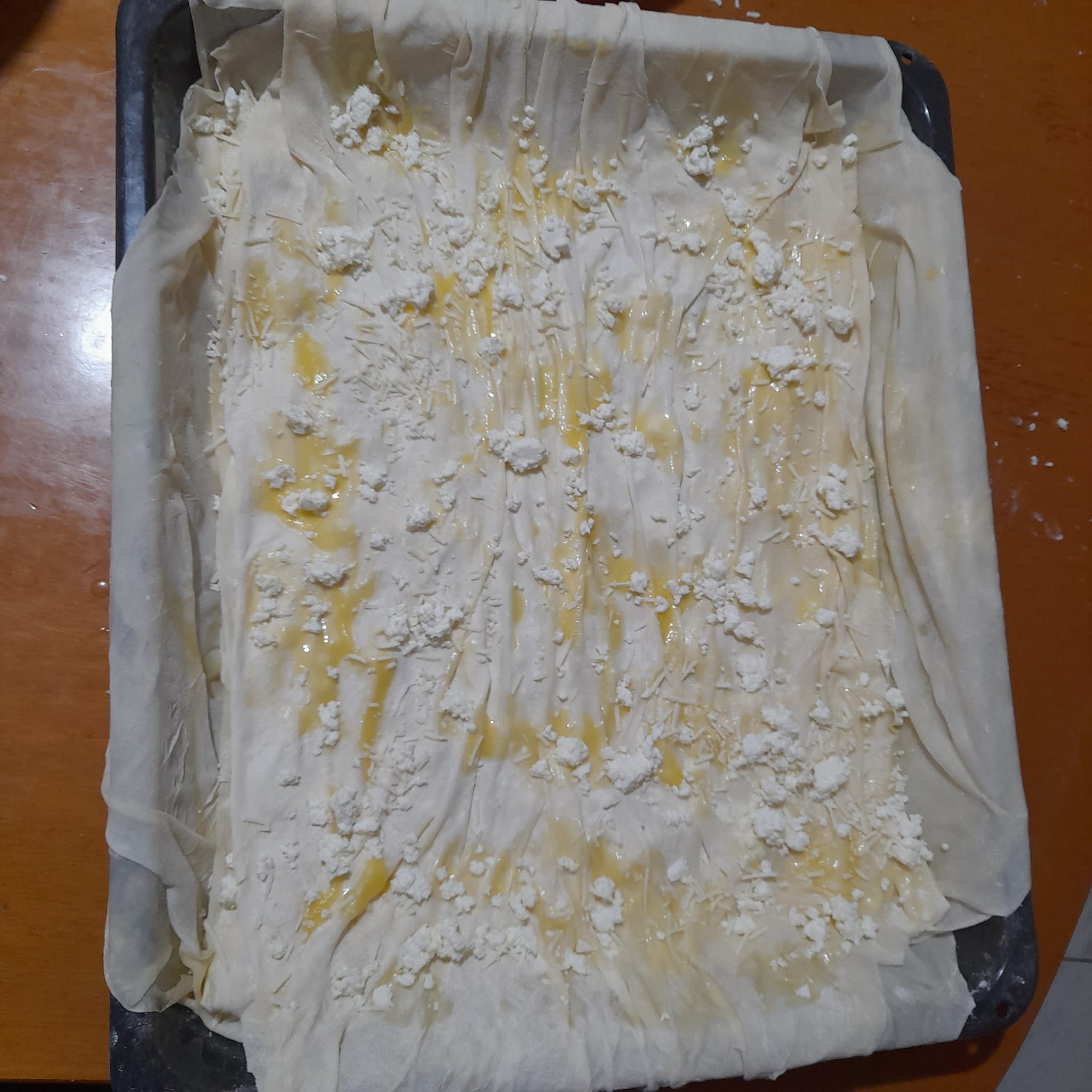 Τραγανή-σπιτική πίτα-με φέτα-για τη Τυρινή Εβδομάδα-συνταγή-