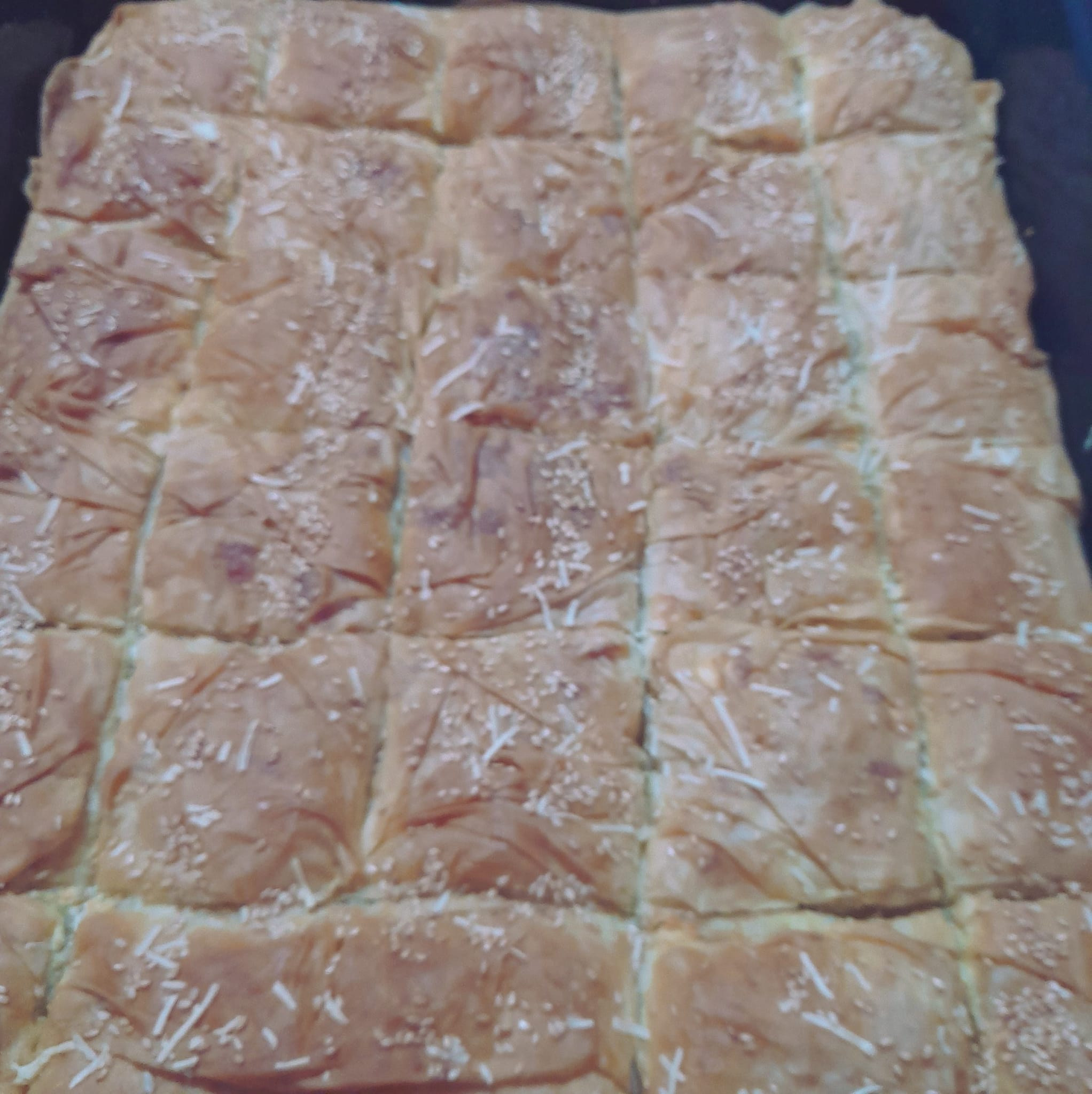 Τραγανή-σπιτική πίτα-με φέτα-για τη Τυρινή Εβδομάδα-συνταγή-