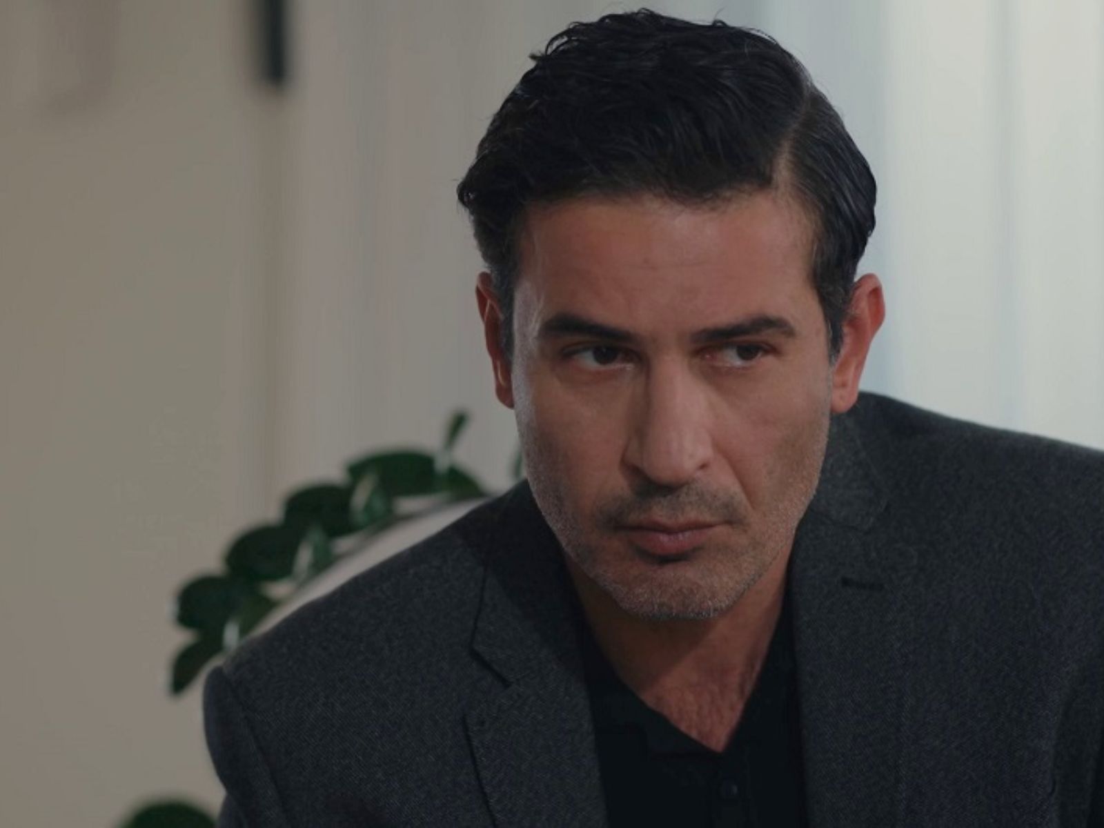 Ταμπού : Ο Νεκτάριος τα καταφέρνει και χωρίζει Ελισάβετ-Γαβριήλ