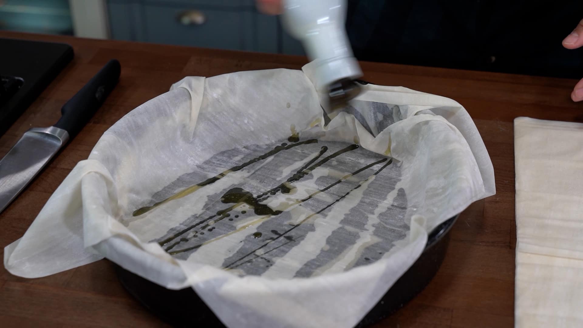 Τυρόπιτα-με φύλλο κρούστας-που δεν πανιάζει-συνταγή- Τυρόπιτα-με φύλλο κρούστας-που δεν πανιάζει-συνταγή-