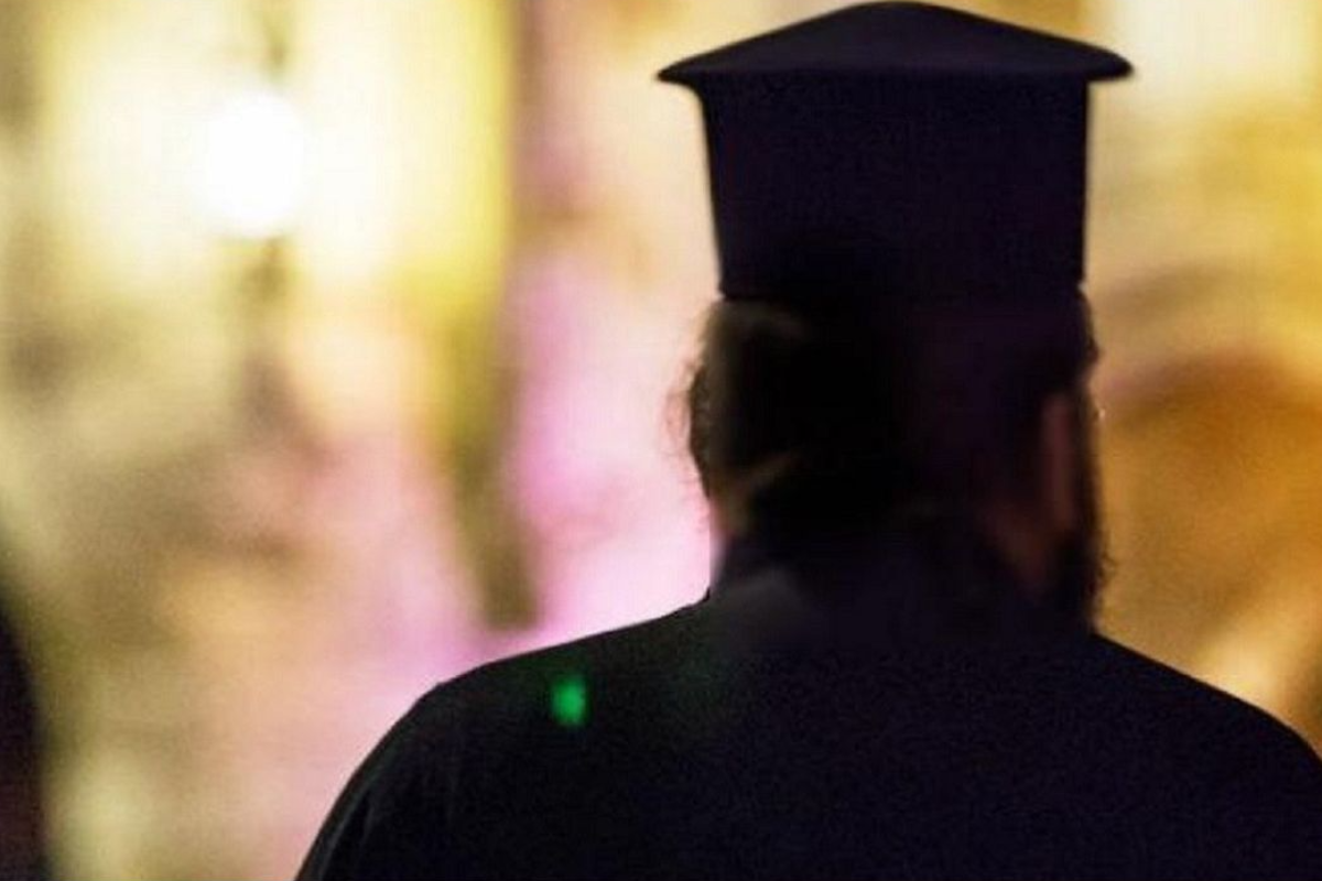 «Είμαι πνευματικός της τραγουδίστριας» Ιεράς άφησε «φέσι» 2.000 ευρώ σε νυχτερινό κέντρο