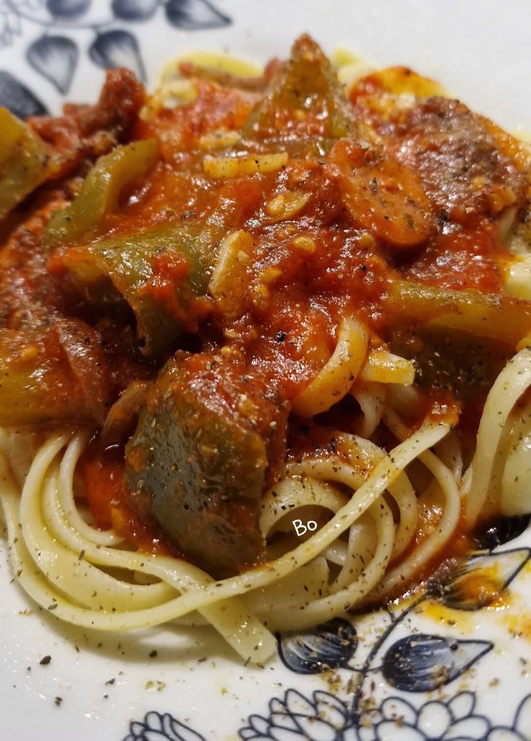 λιγκουίνι-με-λιαστή ντομάτα-και-χωριάτικο λουκάνικο-συνταγή- λιγκουίνι-με-λιαστή ντομάτα-και-χωριάτικο λουκάνικο-συνταγή-