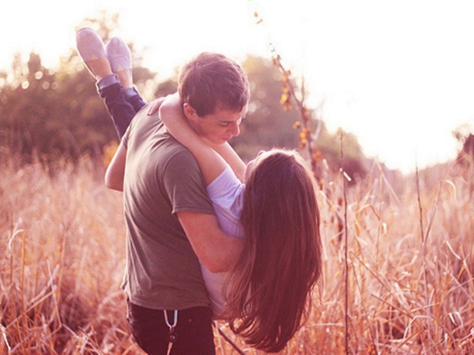 οι-άντρες-είναι-πιο-ρομαντικοί-από-τις-γυναίκες-σύμφωνα-με-νέα έρευνα-