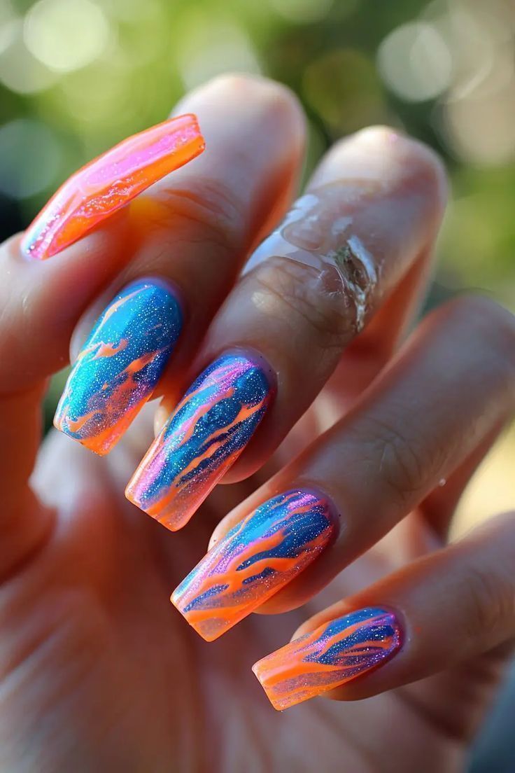 μπλε-νύχια-με-glitter-και-neon-σχέδια-ιδέες- μπλε-νύχια-με-glitter-και-neon-σχέδια-ιδέες-