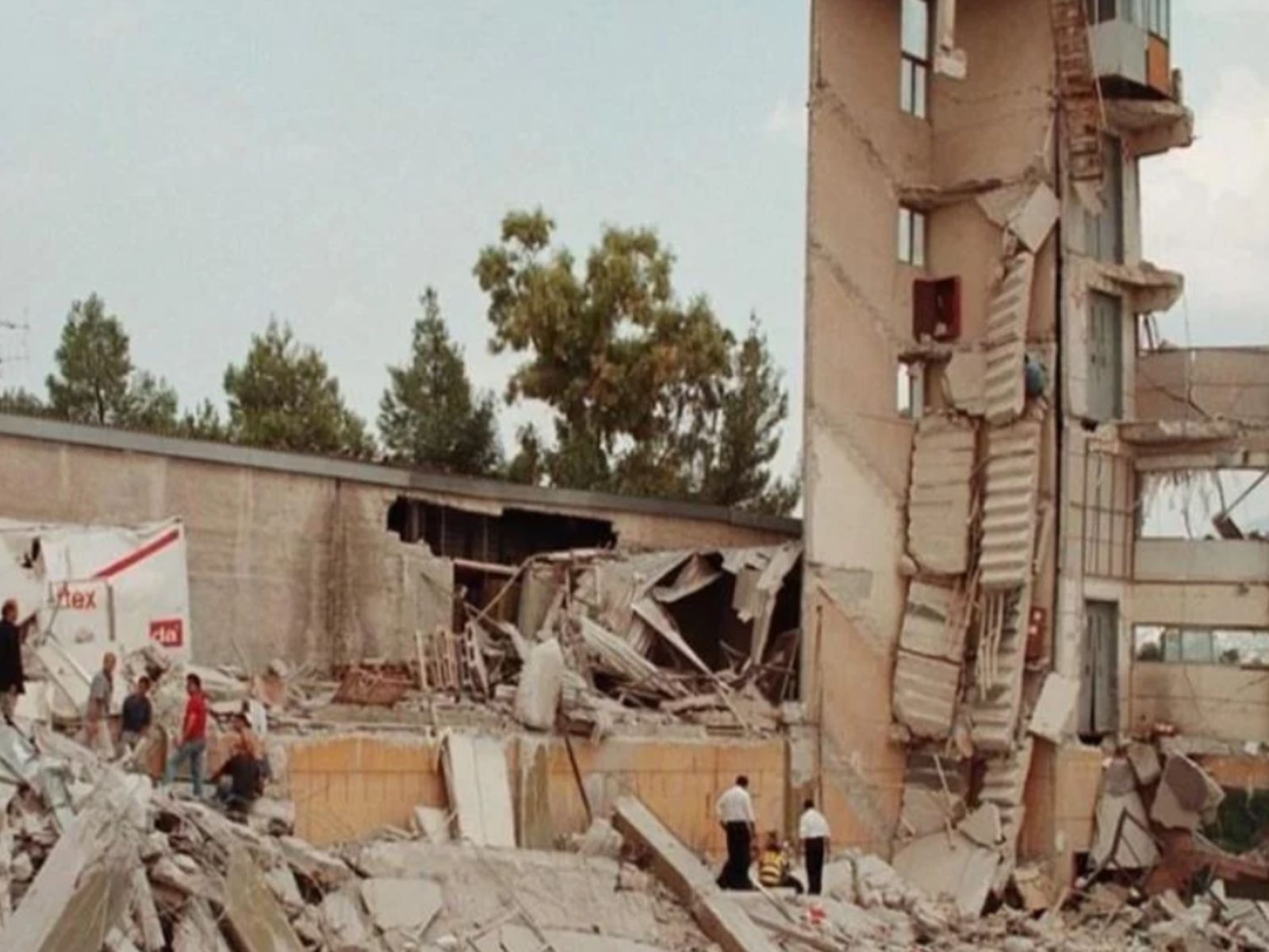 Σαν σήμερα ο φονικός σεισμός στον Κορινθιακό – Ο Εγκέλαδος που άφησε πίσω του 20 νεκρούς και 500 τραυματίες