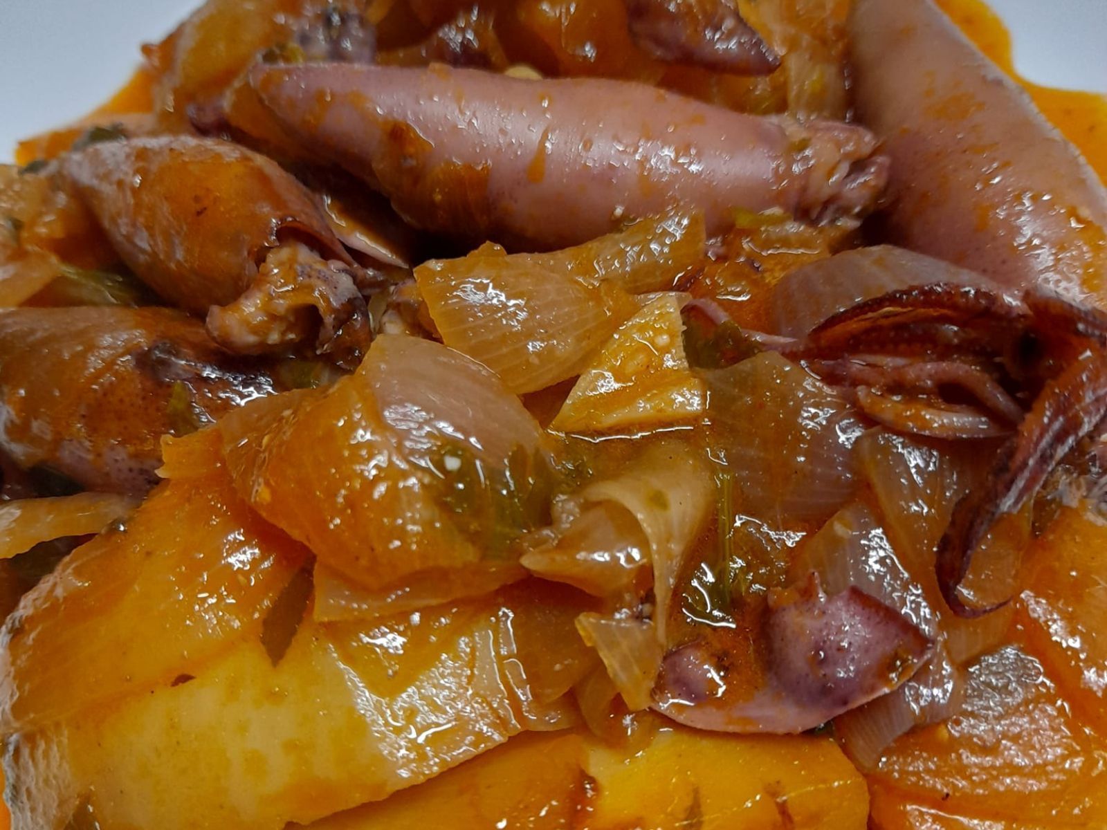 καλαμαράκια-της-κονσέρβας-γιαχνί-με-πατάτες-Καθαρά Δευτέρα 2025-συνταγή-