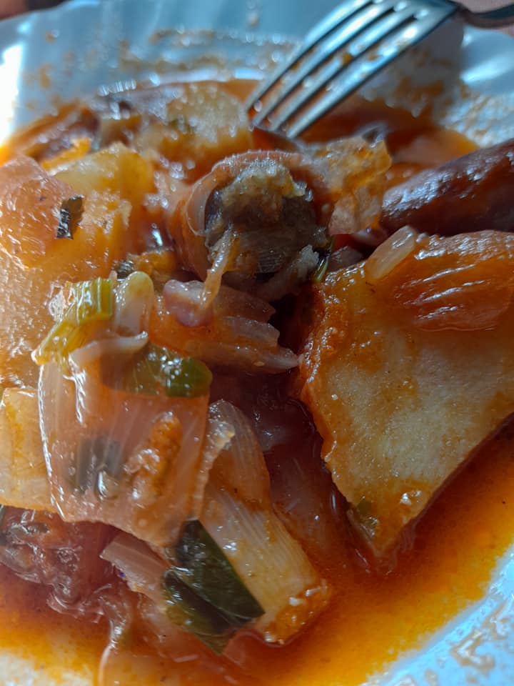 καλαμαράκια-της-κονσέρβας-γιαχνί-με-πατάτες-Καθαρά Δευτέρα 2025-συνταγή-