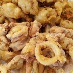 Καθαρά Δευτέρα 2025: Πείτε “αντίο” στα σκληρά καλαμαράκια με αυτό το tip μαγειρικής που τα κάνει μαλακά και γευστικά