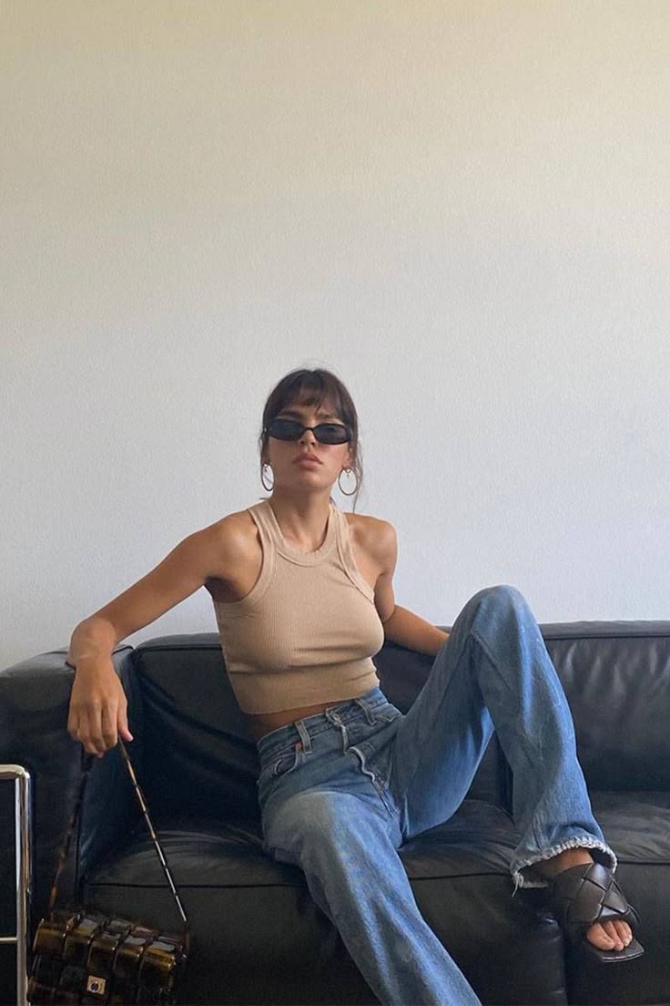 tank tops-τάσεις-Άνοιξη-Καλοκαίρι 2025-στη-μόδα-ιδέες-