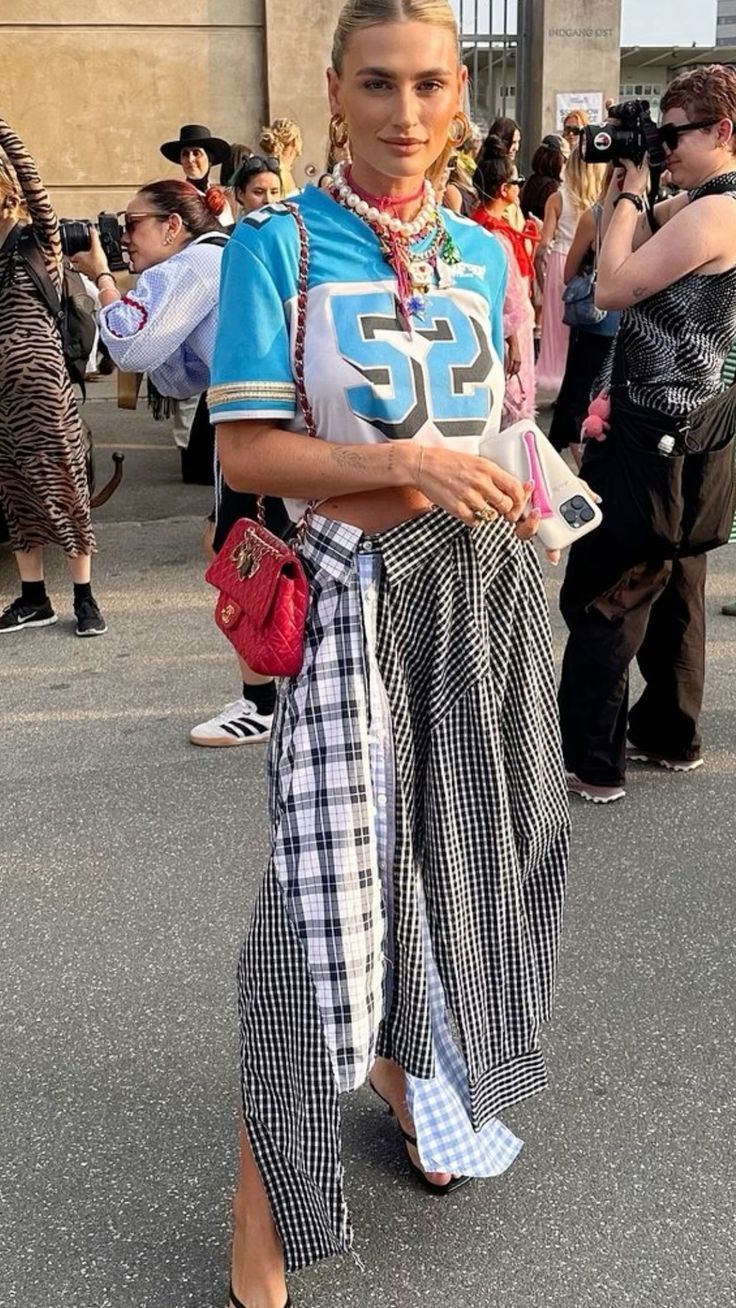 καρό print-τάσεις-Άνοιξη-Καλοκαίρι 2025-στη-μόδα-ιδέες-