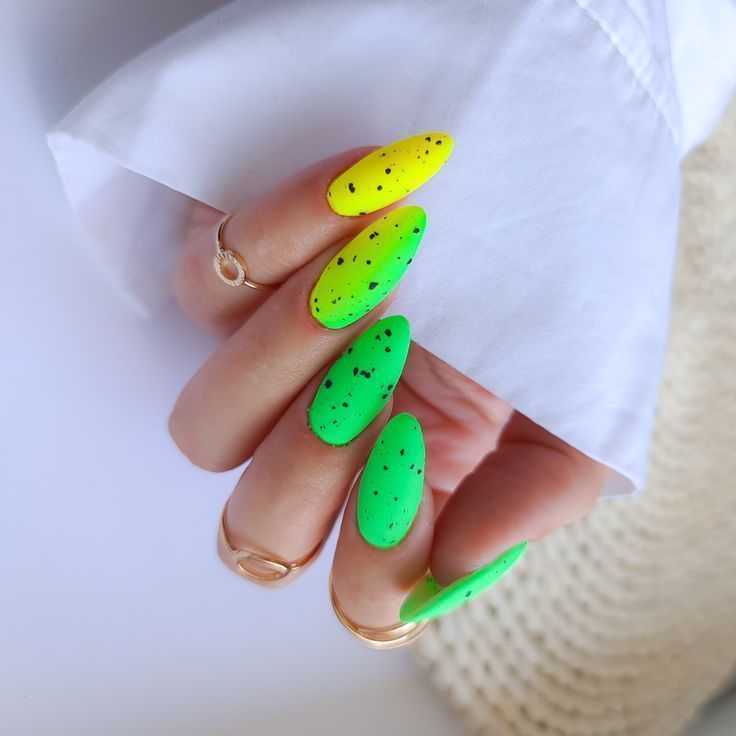 neon νύχια-τάσεις-Άνοιξη-Καλοκαίρι 2025-ιδέες-