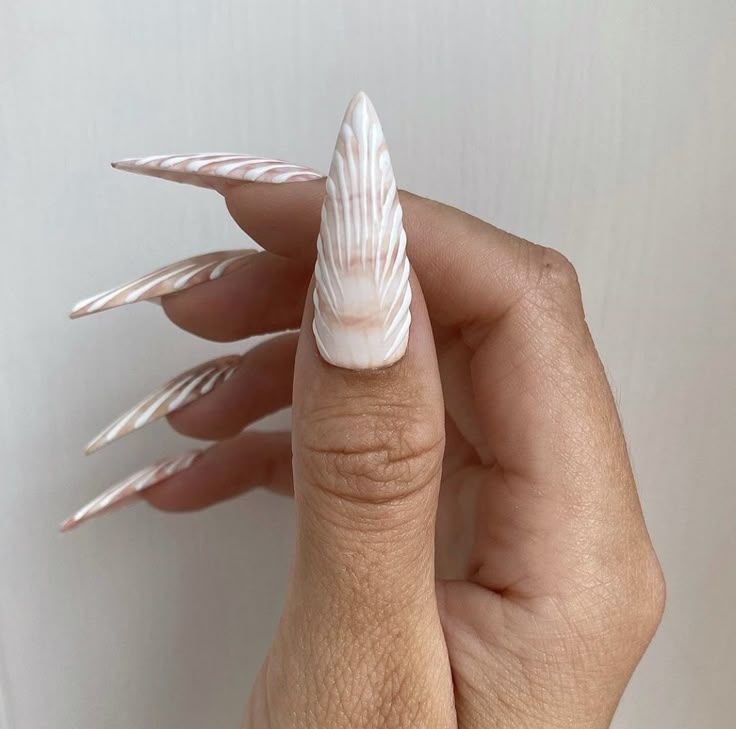 γήινα χρώματα-στα-νύχια-τάσεις-Άνοιξη-Καλοκαίρι 2025-ιδέες-