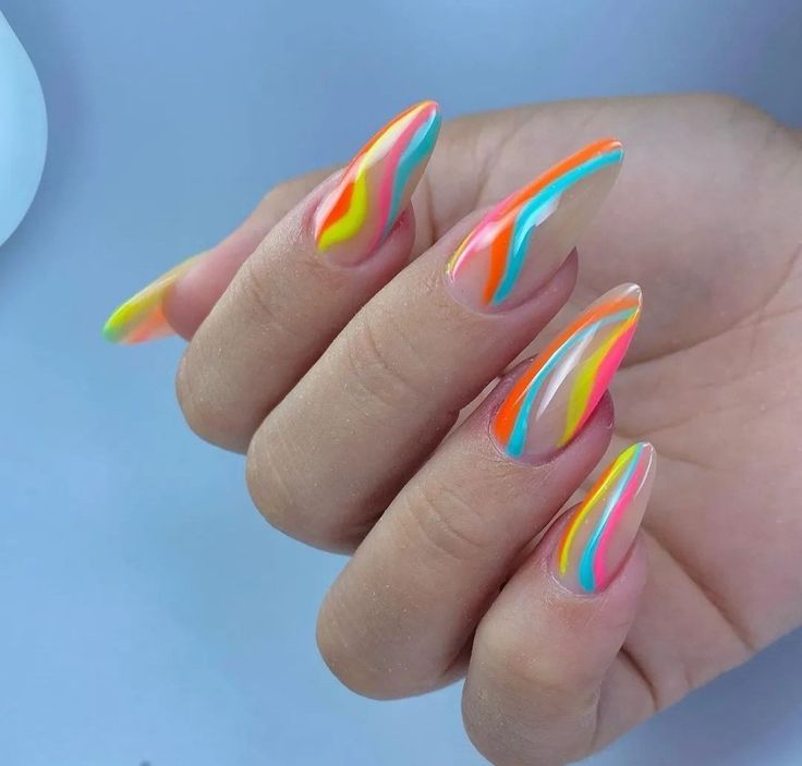 Abstract Swirls-στα-νύχια-τάσεις-Άνοιξη-Καλοκαίρι 2025-ιδέες-